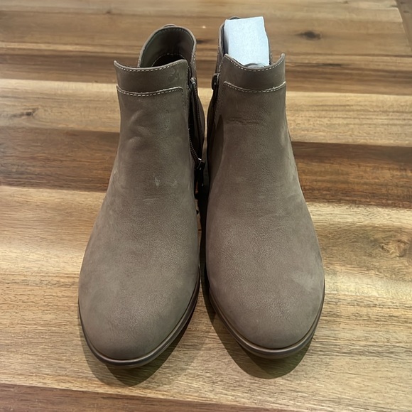 MIA Joslyn brown booties, size 9 - Picture 2 of 7